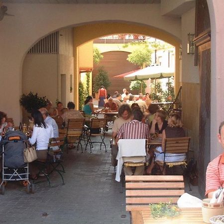 Gasthof Zum Weissen Lamm Sommerach Luaran gambar