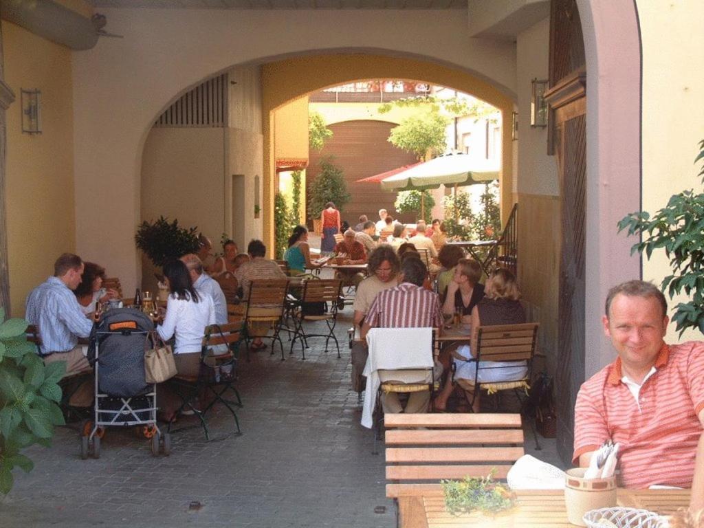 Gasthof Zum Weissen Lamm Sommerach Luaran gambar
