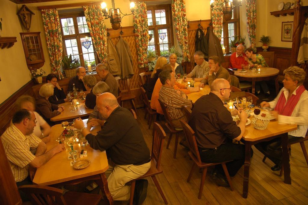 Gasthof Zum Weissen Lamm Sommerach Luaran gambar