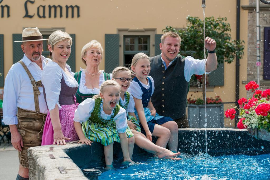 Gasthof Zum Weissen Lamm Sommerach Luaran gambar